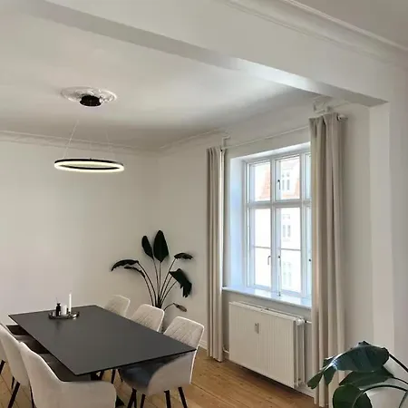 The Nordic Retreat - In Center 아파트